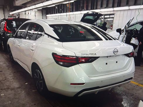 Used 2024 Nissan Sentra SV image 3