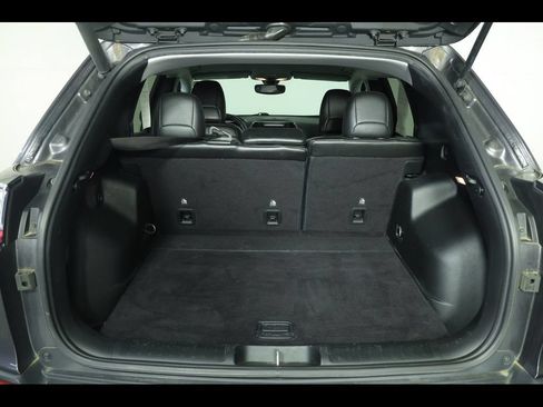 Used 2019 Jeep Cherokee Latitude Plus w/ Comfort/Convenience Group FWD image 9