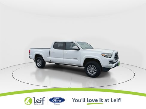 Used 2016 Toyota Tacoma SR5 w/ SR5 Appearance Package (SN) image 2