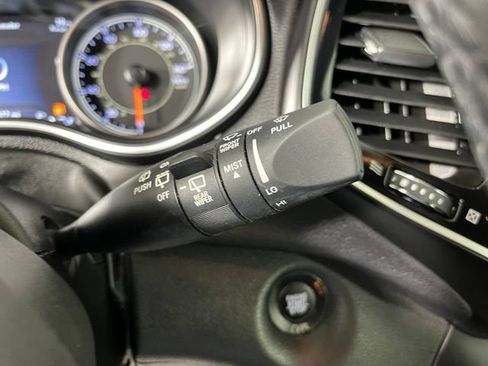 Used 2019 Jeep Cherokee Limited AWD/4WD image 19