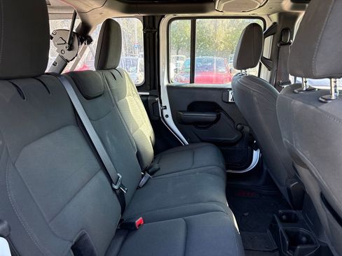 Used 2022 Jeep Wrangler Unlimited Sport image 29
