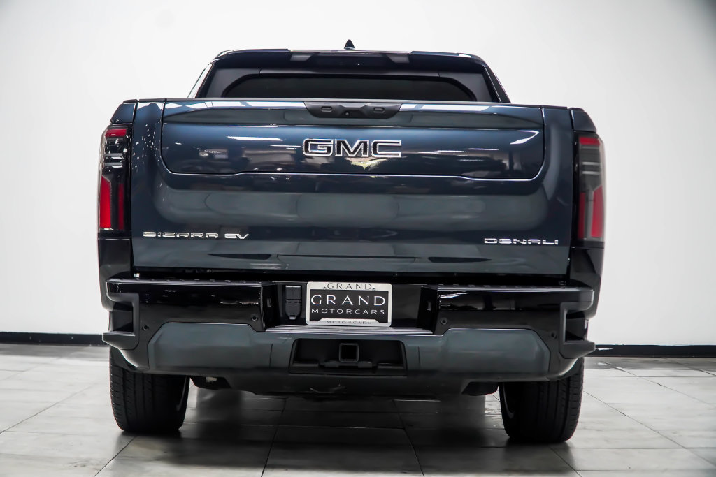 Used 2025 GMC Sierra EV Denali AWD/4WD image 17