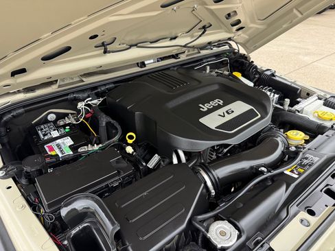 Used 2018 Jeep Wrangler Unlimited Sport S AWD/4WD image 31