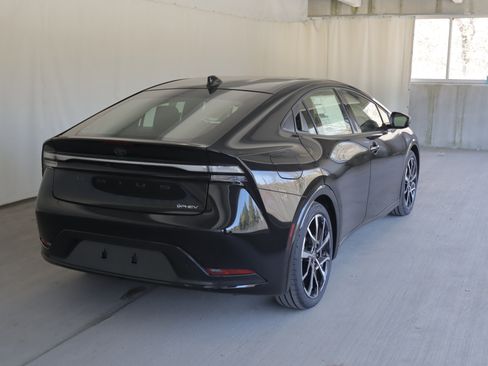 New 2026 Toyota Prius Plug-In Hybrid FWD image 6