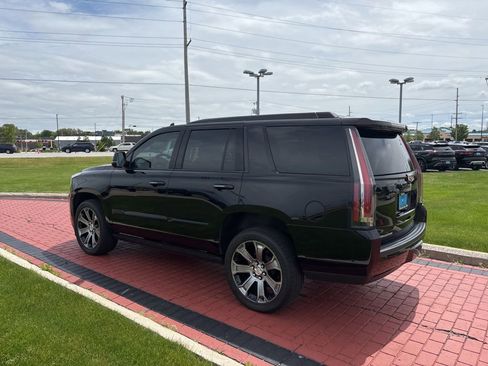 Used 2019 Cadillac Escalade Premium Luxury AWD/4WD image 4