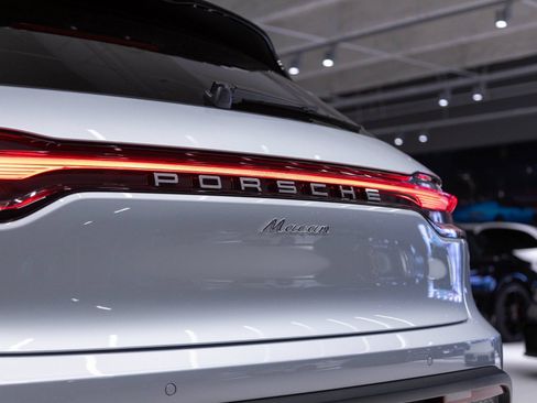 Certified 2026 Porsche Macan AWD/4WD image 31