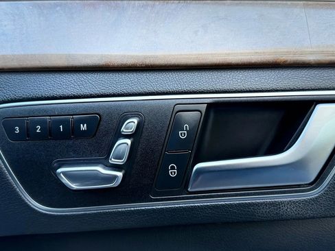 Used 2014 Mercedes-Benz E 350 4MATIC Sedan image 37