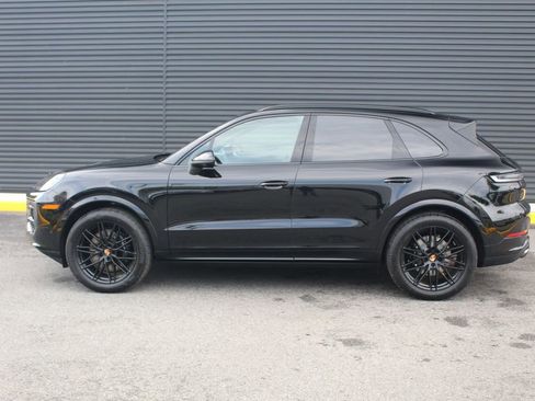 New 2026 Porsche Cayenne AWD/4WD image 2