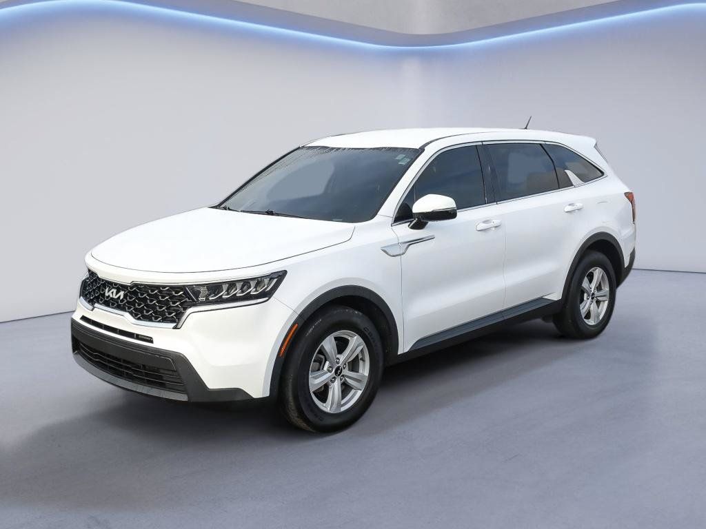 Used 2023 Kia Sorento LX FWD image 2