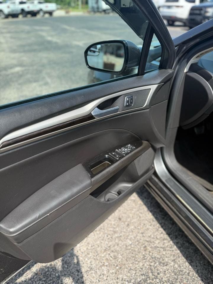 Used 2016 Ford Fusion SE w/ Equipment Group 202A FWD image 8