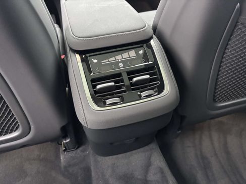Used 2026 Volvo XC90 B6 Plus w/ Protection Package Premier AWD/4WD image 32