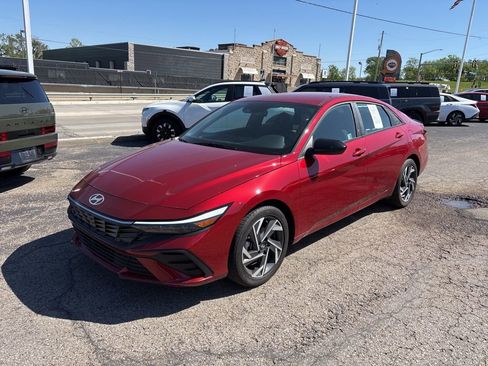 Used 2025 Hyundai Elantra Sport FWD image 3