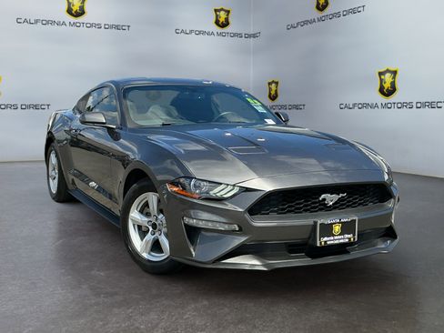 Used 2018 Ford Mustang Coupe RWD image 3