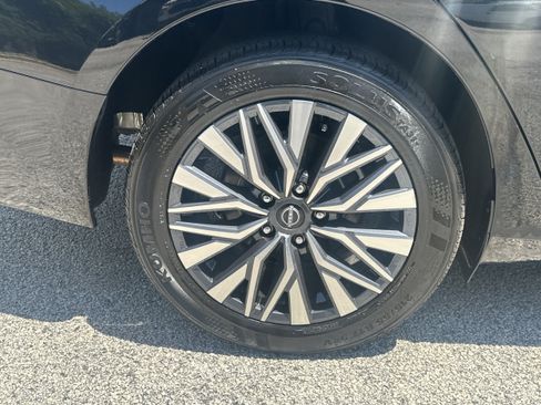 Used 2025 Nissan Altima 2.5 SV FWD image 17