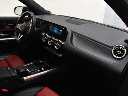 Used 2021 Mercedes-Benz GLA 250 4MATIC w/ AMG Line Exterior image 27