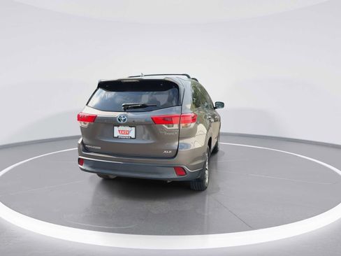 Used 2017 Toyota Highlander XLE AWD/4WD image 7