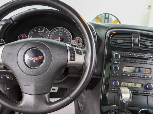 Used 2009 Chevrolet Corvette Coupe w/ Z51 Performance Package RWD image 16