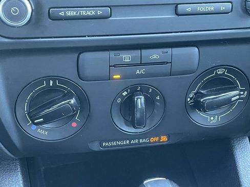 Used 2014 Volkswagen Jetta S image 25