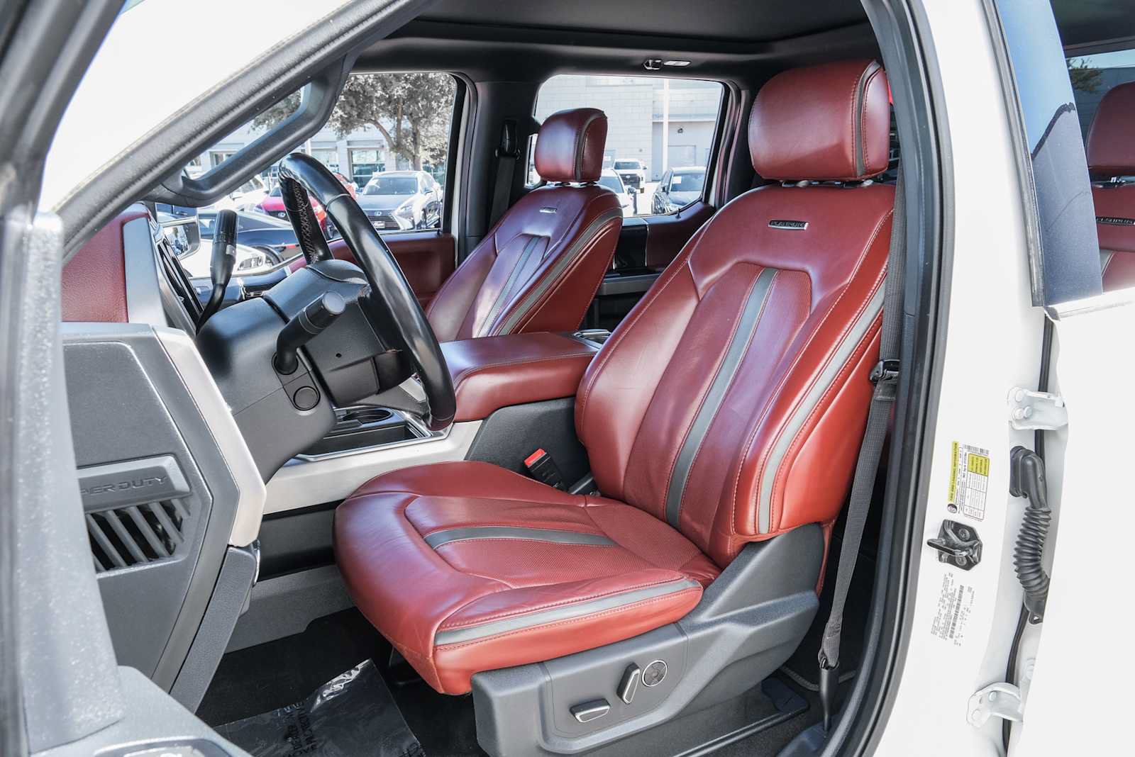 Used 2022 Ford F250 Platinum w/ FX4 Off-Road Package AWD/4WD image 28