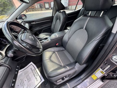 Used 2022 Toyota Camry SE w/ Cold Weather Package FWD image 8