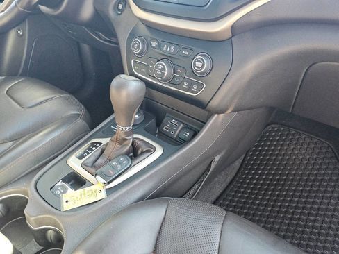 Used 2017 Jeep Cherokee Trailhawk image 28