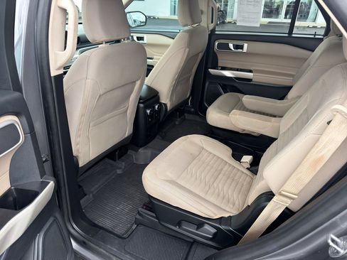 Used 2021 Ford Explorer XLT RWD image 8