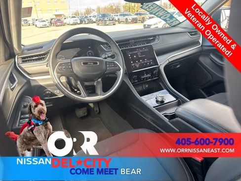 Used 2023 Jeep Grand Cherokee L Laredo image 16