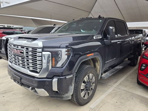 Used 2024 GMC Sierra 2500 Denali w/ Denali Reserve Package AWD/4WD image 3