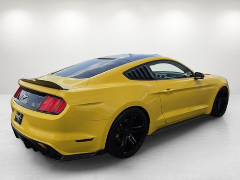 Used 2017 Ford Mustang Coupe RWD image 5