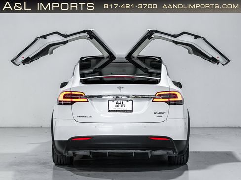 Used 2018 Tesla Model X 75D image 12