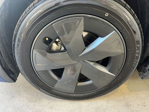 Used 2025 Toyota Prius LE image 30