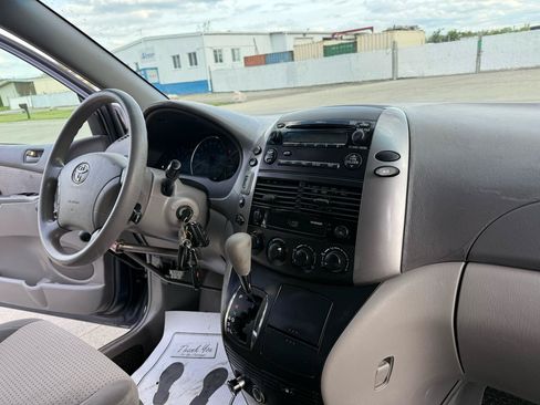 Used 2007 Toyota Sienna CE FWD image 27