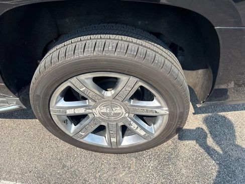 Used 2015 Cadillac Escalade ESV Luxury AWD/4WD image 7
