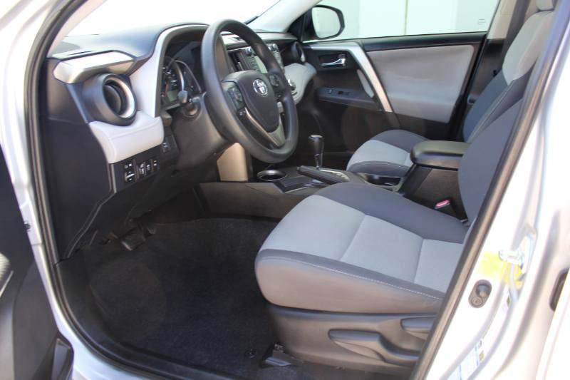 Used 2015 Toyota RAV4 XLE AWD/4WD image 9