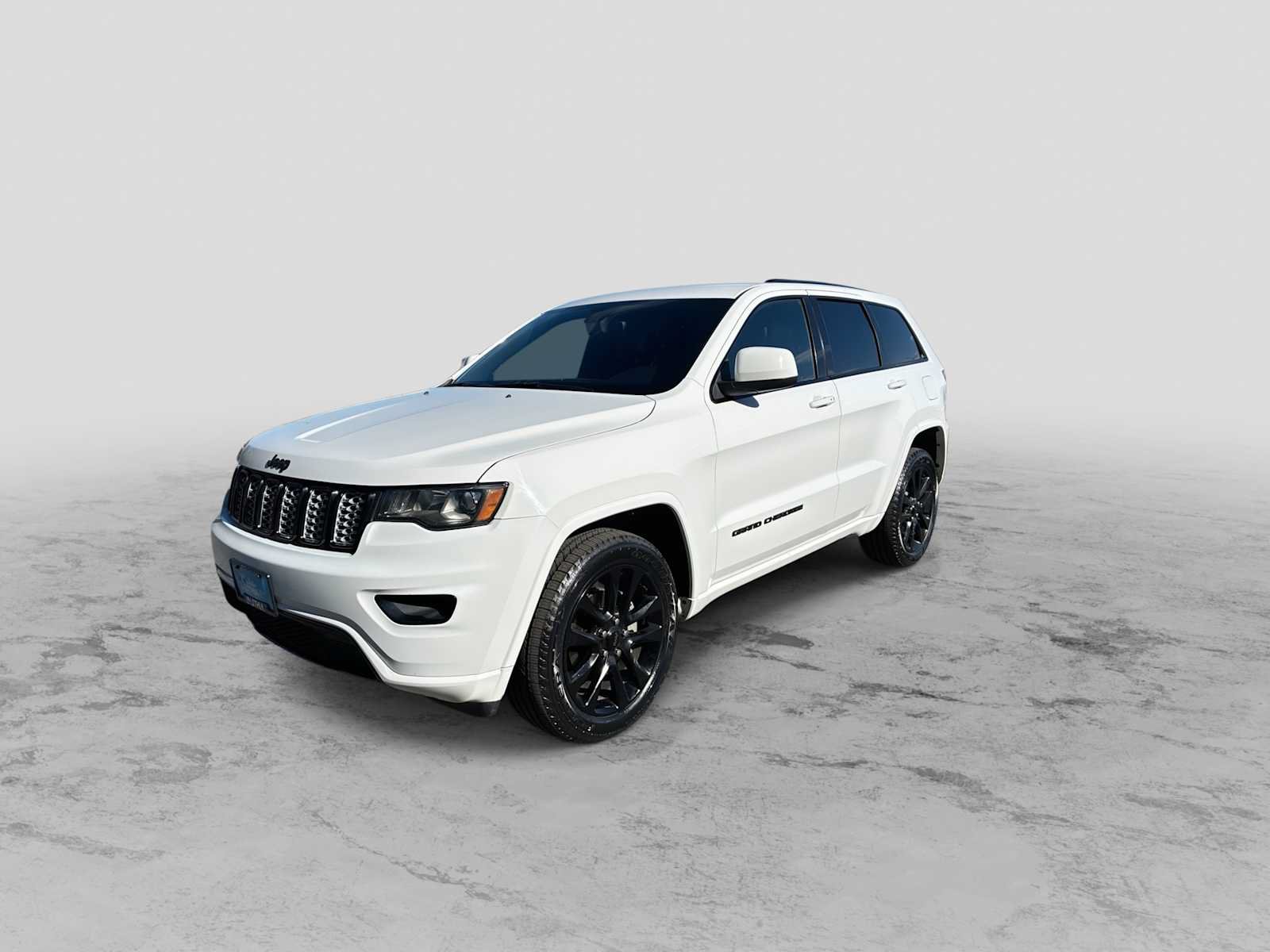 Used 2018 Jeep Grand Cherokee Altitude AWD/4WD image 4
