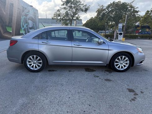 Used 2013 Chrysler 200 Limited image 5