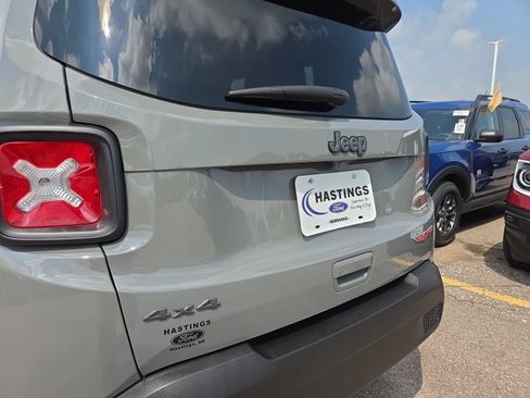Used 2022 Jeep Renegade Trailhawk AWD/4WD image 5