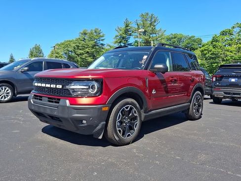 Used 2025 Ford Bronco Sport Outer Banks w/ Outer Banks Tech Package+ AWD/4WD image 2