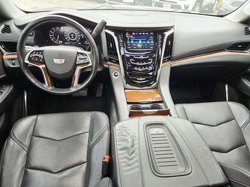 Used 2018 Cadillac Escalade Premium Luxury w/ LPO, Radiant Package AWD/4WD image 10