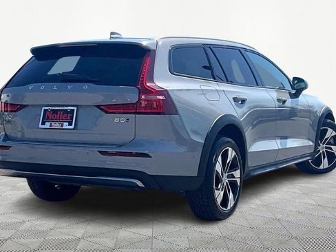 Used 2024 Volvo V60 B5 Cross Country Plus image 2