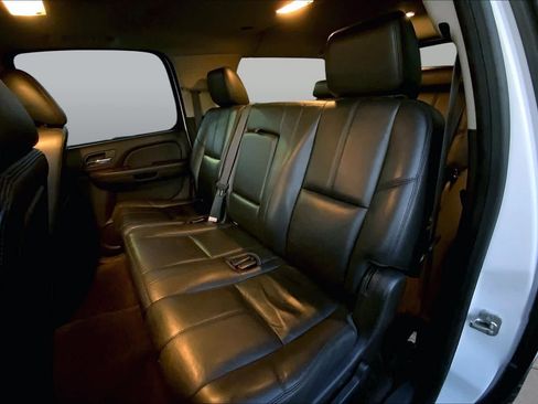 Used 2013 Chevrolet Suburban LT w/ Luxury Package AWD/4WD image 19