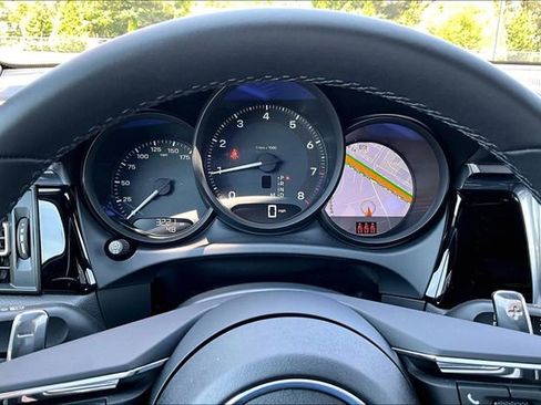 Used 2025 Porsche Macan image 13