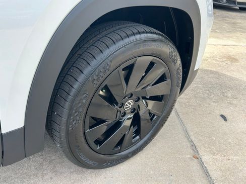 New 2026 Volkswagen Atlas Cross Sport SE FWD image 42