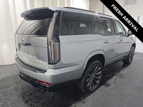 Used 2025 Cadillac Escalade V AWD/4WD image 3
