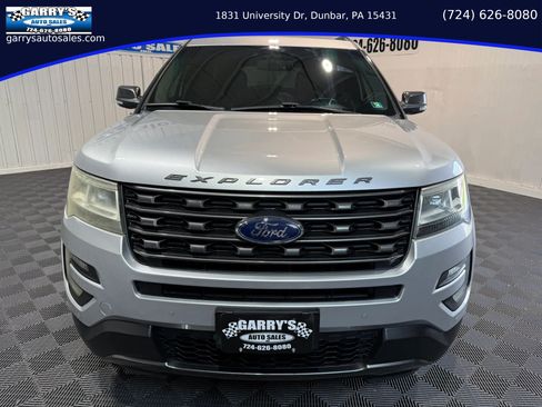 Used 2017 Ford Explorer XLT w/ Equipment Group 202A AWD/4WD image 2