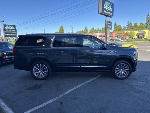Used 2021 GMC Yukon XL Denali w/ Denali Premium Package AWD/4WD image 11