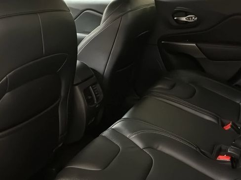 Used 2021 Jeep Cherokee Latitude Lux FWD image 27