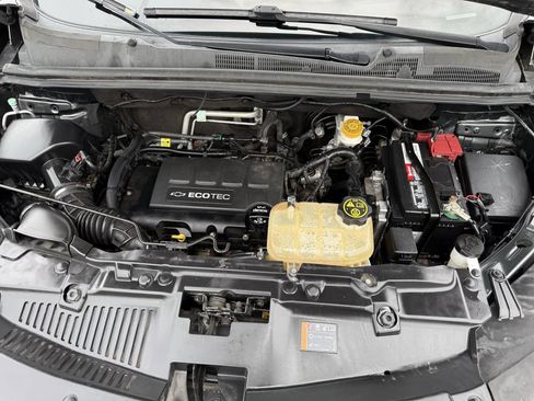 Used 2017 Chevrolet Trax LT w/ LT Convenience Package AWD/4WD image 16