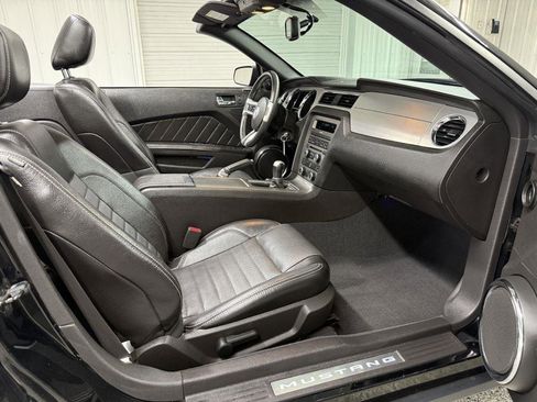Used 2010 Ford Mustang GT RWD image 33