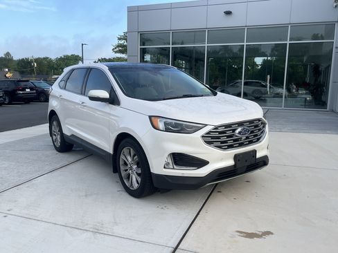 Used 2019 Ford Edge Titanium w/ Equipment Group 301A AWD/4WD image 2